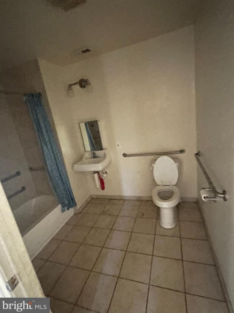 500 Meadow Rd, Baltimore MD 21212-1021 exterior