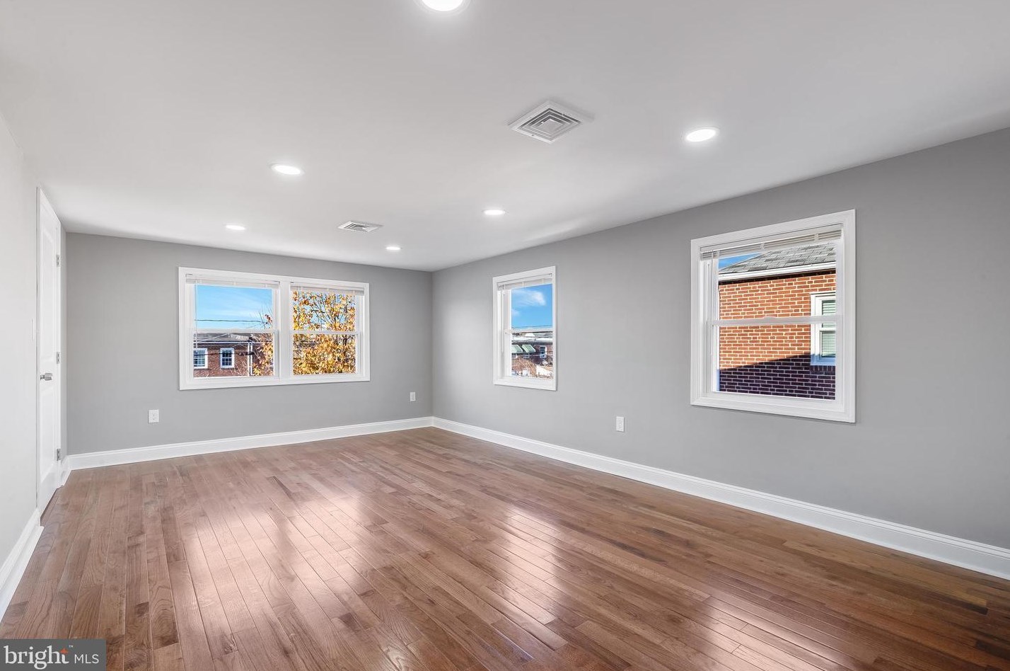 6814 Youngstown Ave, Baltimore MD  21222-1112 exterior