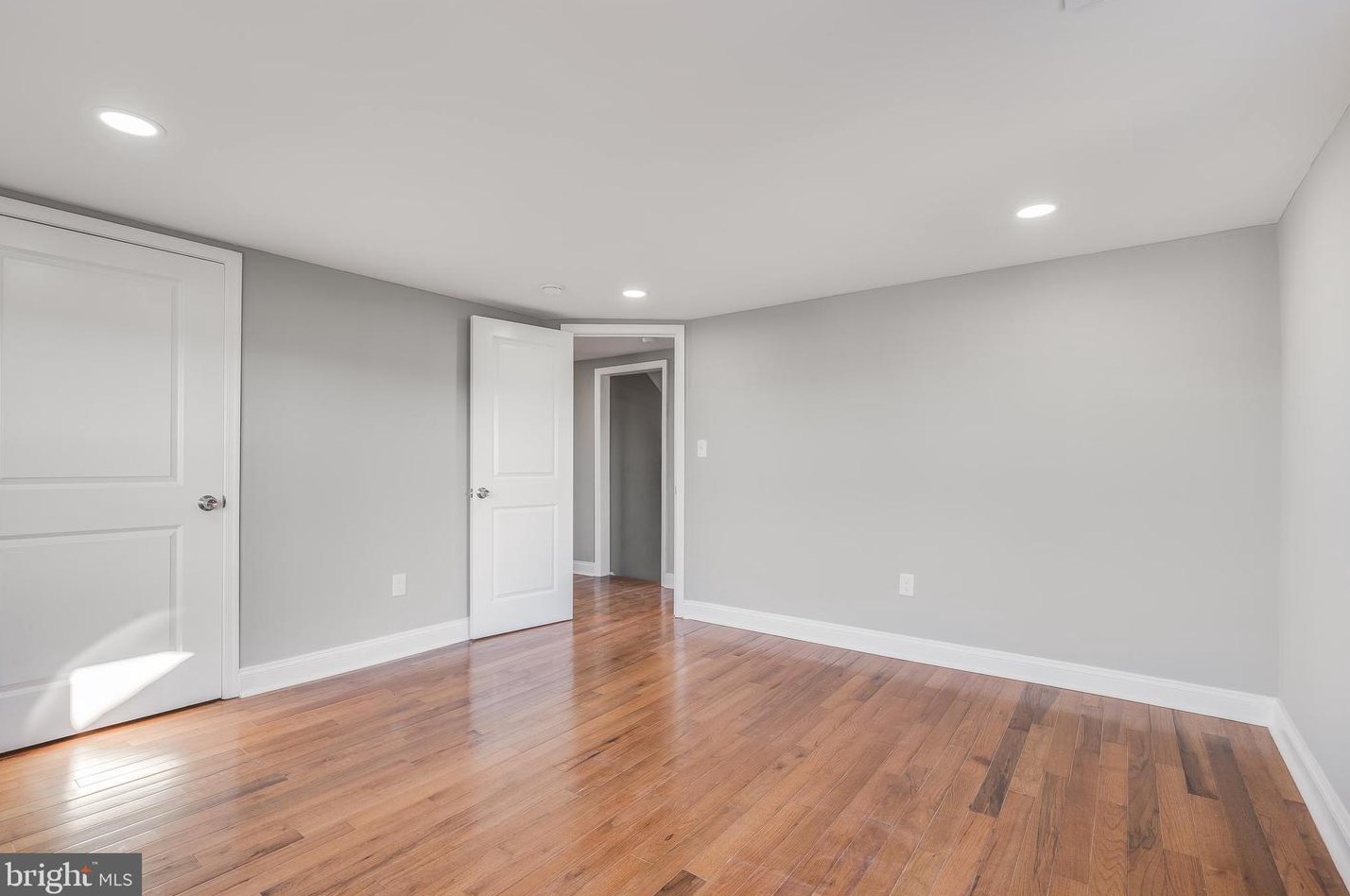 6814 Youngstown Ave, Baltimore MD  21222-1112 exterior