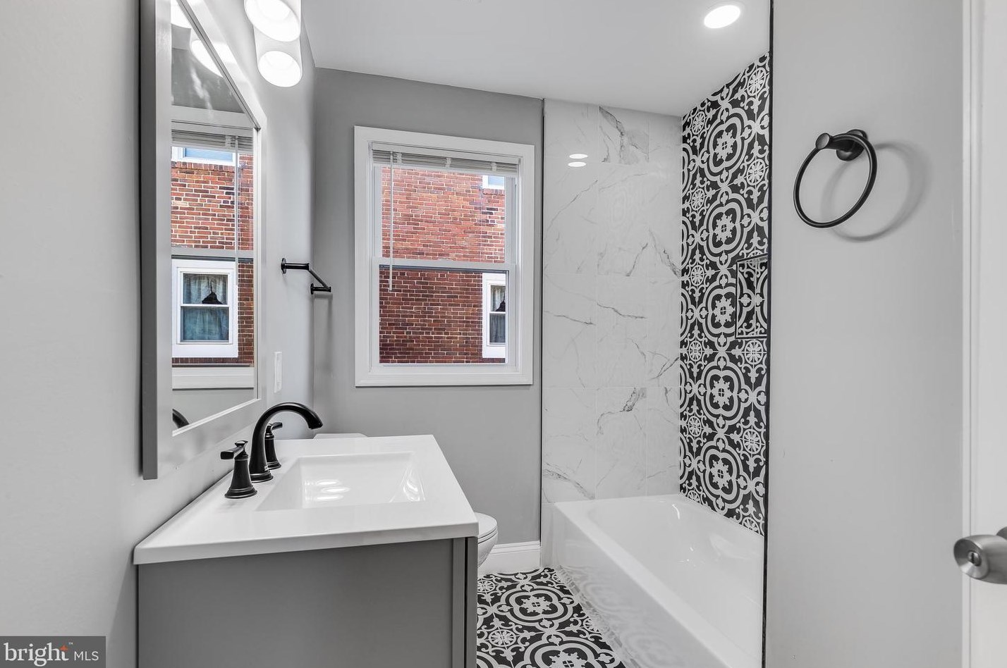 6814 Youngstown Ave, Baltimore MD  21222-1112 exterior