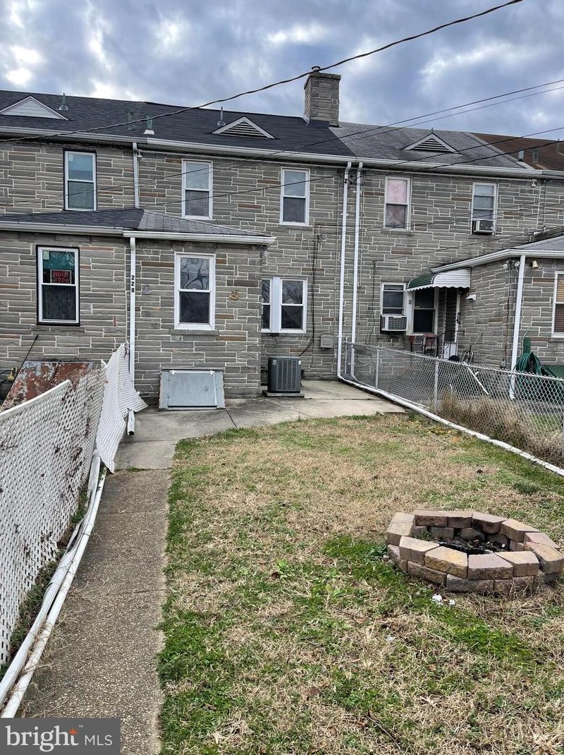228 Colgate Ave, Baltimore MD  21222-4210 exterior
