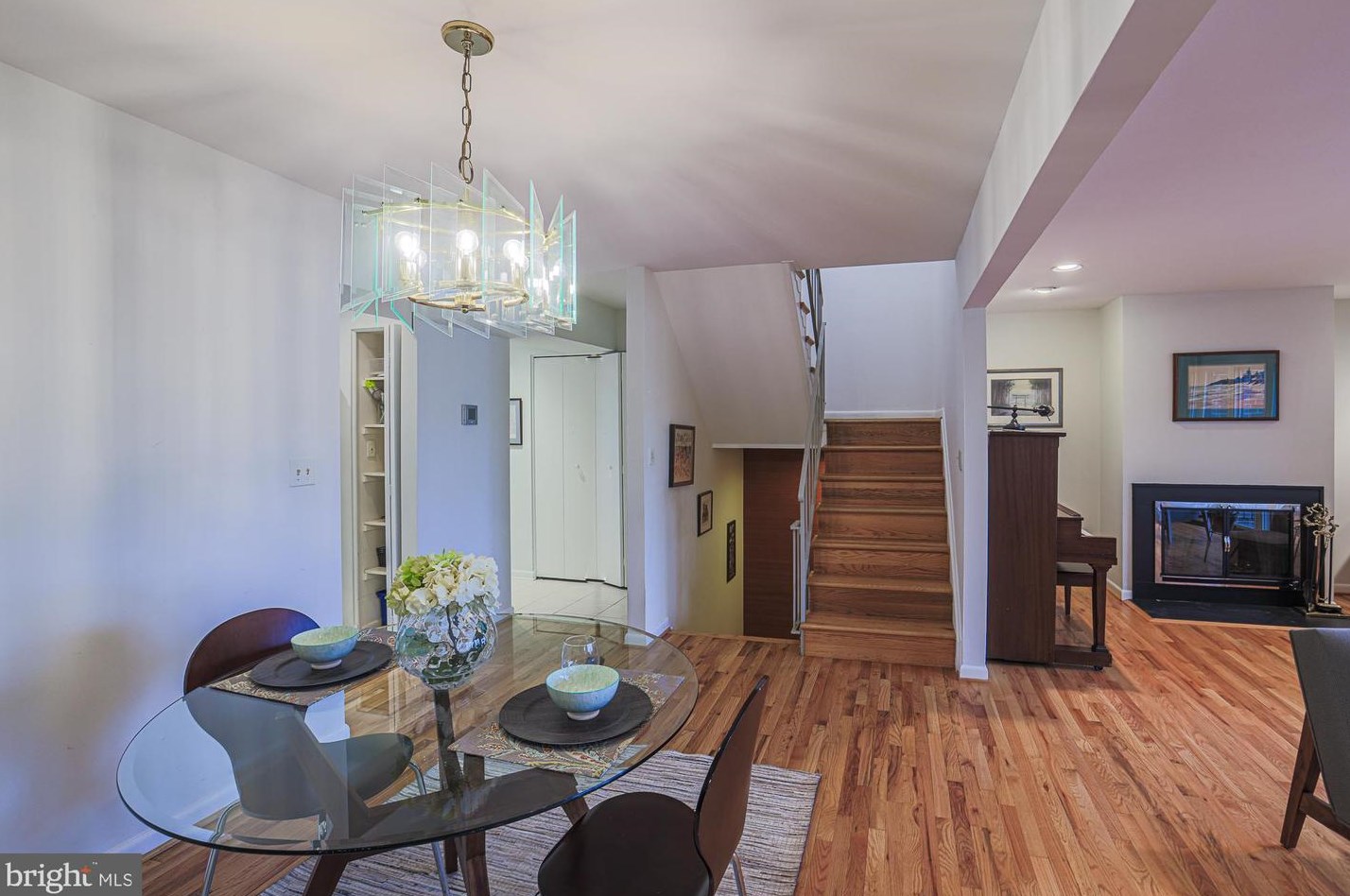 6114 Buckingham Mnr Dr, Baltimore MD 21210-1004 exterior