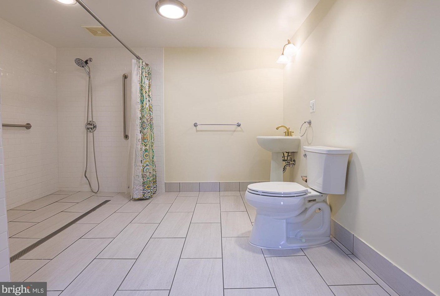 6114 Buckingham Mnr Dr, Baltimore MD 21210-1004 exterior