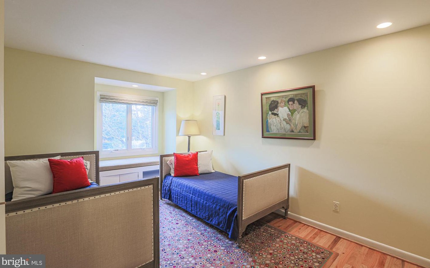 6114 Buckingham Mnr Dr, Baltimore MD 21210-1004 exterior