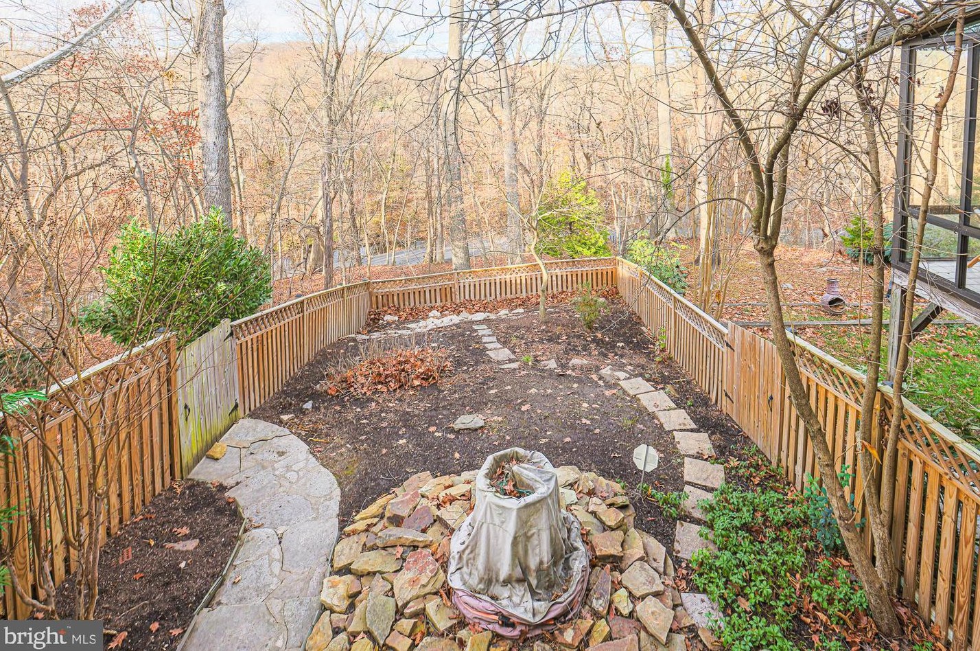 6114 Buckingham Mnr Dr, Baltimore MD 21210-1004 exterior