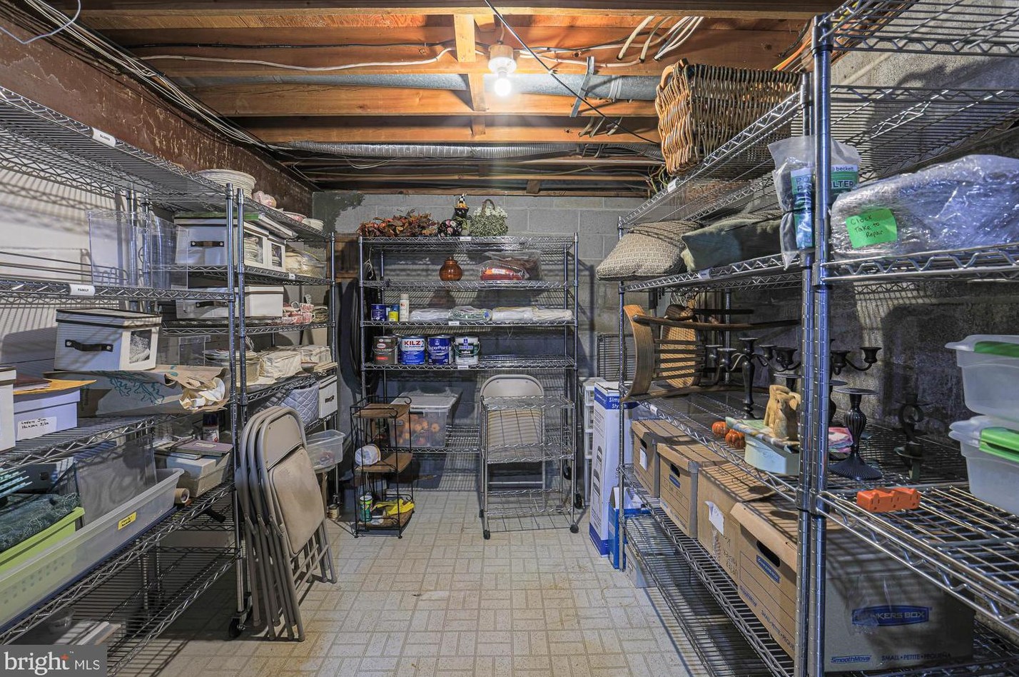 6114 Buckingham Mnr Dr, Baltimore MD 21210-1004 exterior