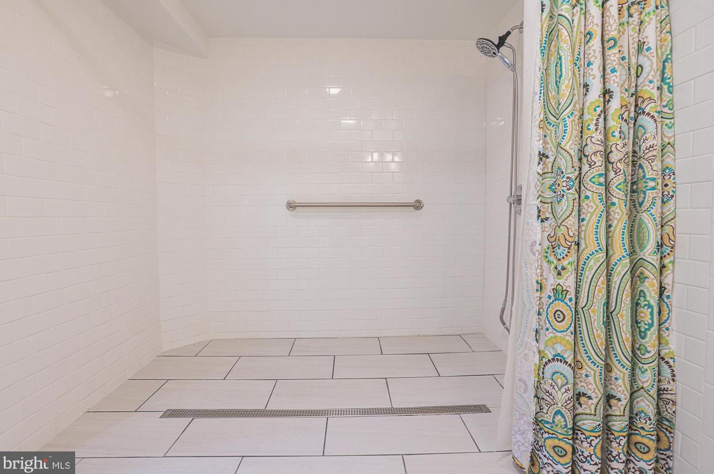 6114 Buckingham Mnr Dr, Baltimore MD 21210-1004 exterior