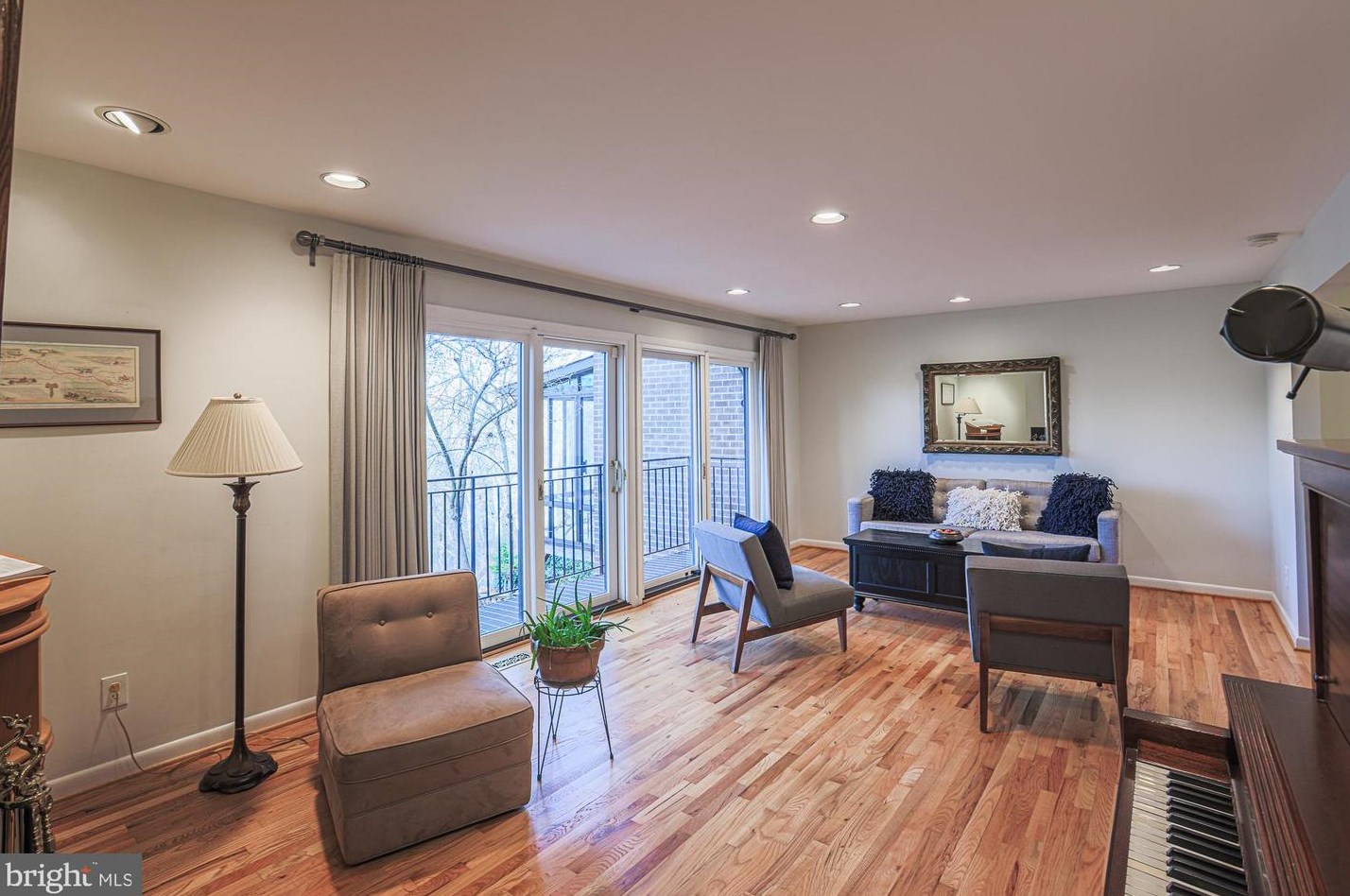 6114 Buckingham Mnr Dr, Baltimore MD 21210-1004 exterior