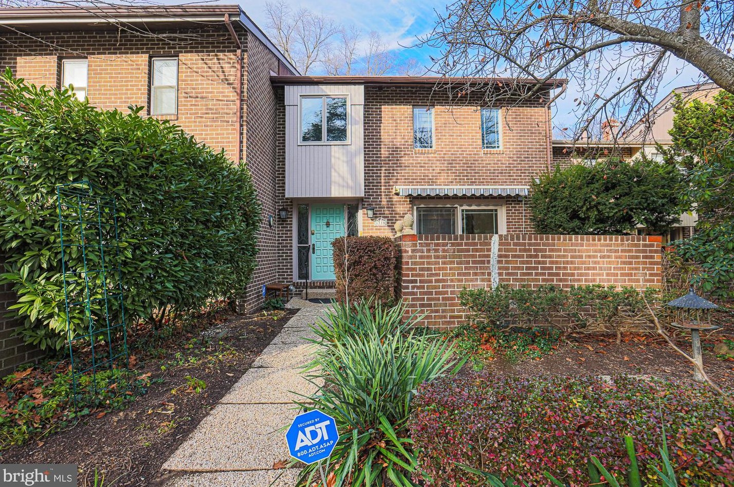 6114 Buckingham Manor Dr, Baltimore, MD 21210-1004