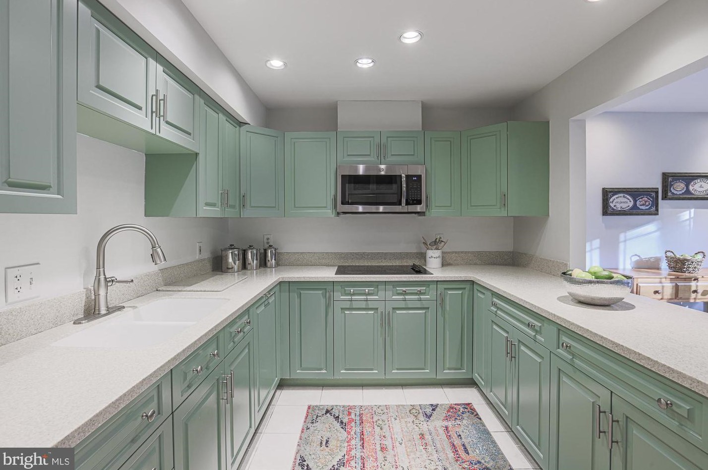 6114 Buckingham Mnr Dr, Baltimore MD 21210-1004 exterior