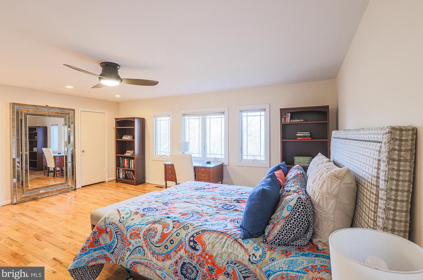 6114 Buckingham Mnr Dr, Baltimore MD 21210-1004 exterior