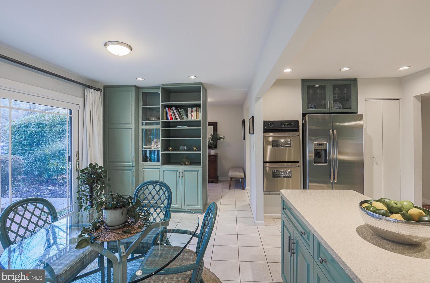 6114 Buckingham Mnr Dr, Baltimore MD 21210-1004 exterior