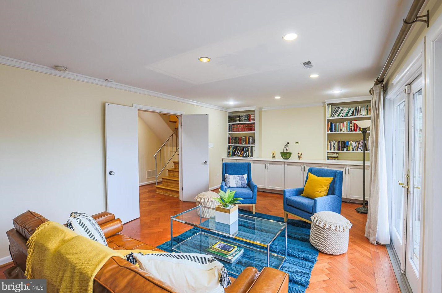 6114 Buckingham Mnr Dr, Baltimore MD 21210-1004 exterior