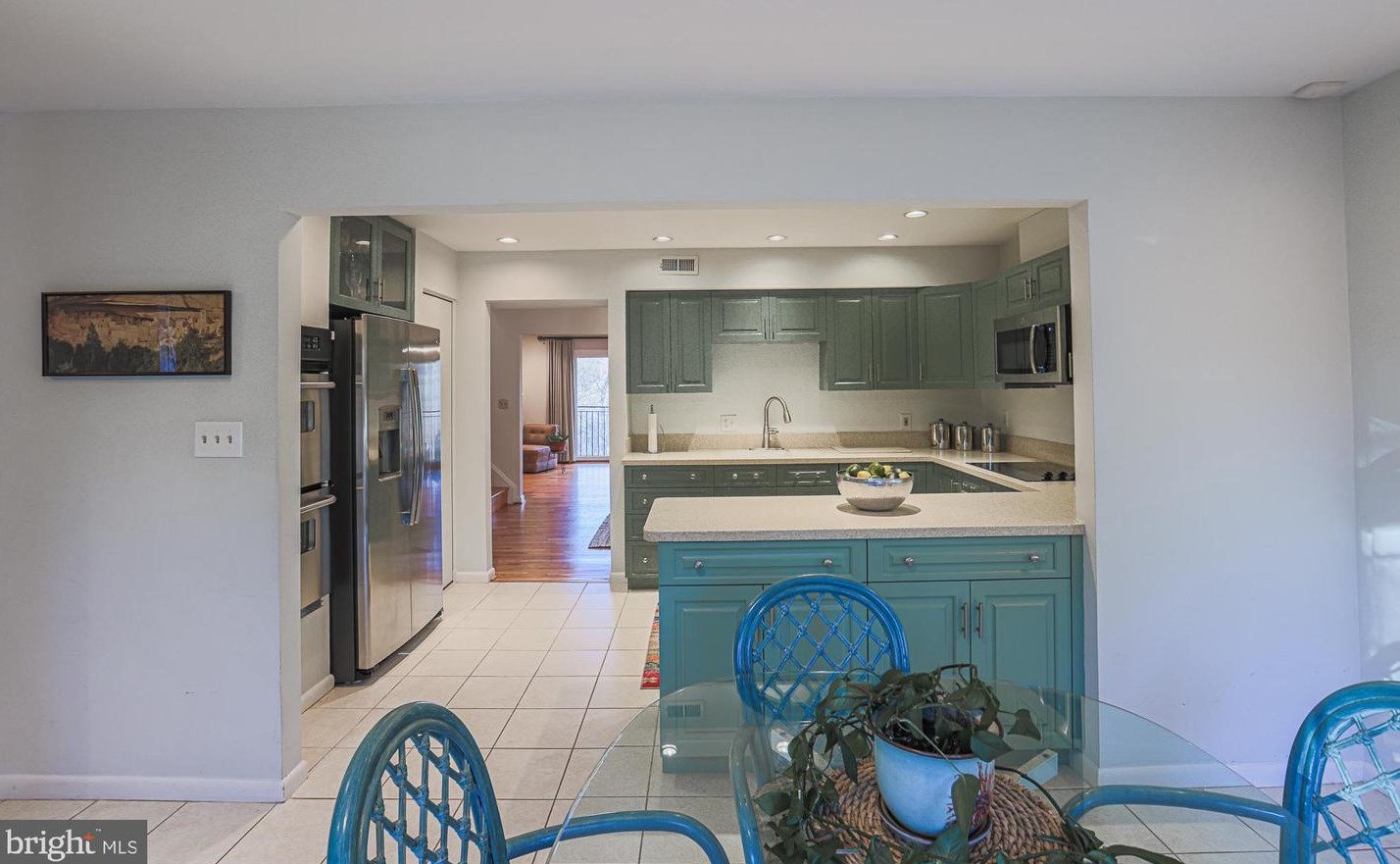 6114 Buckingham Mnr Dr, Baltimore MD 21210-1004 exterior