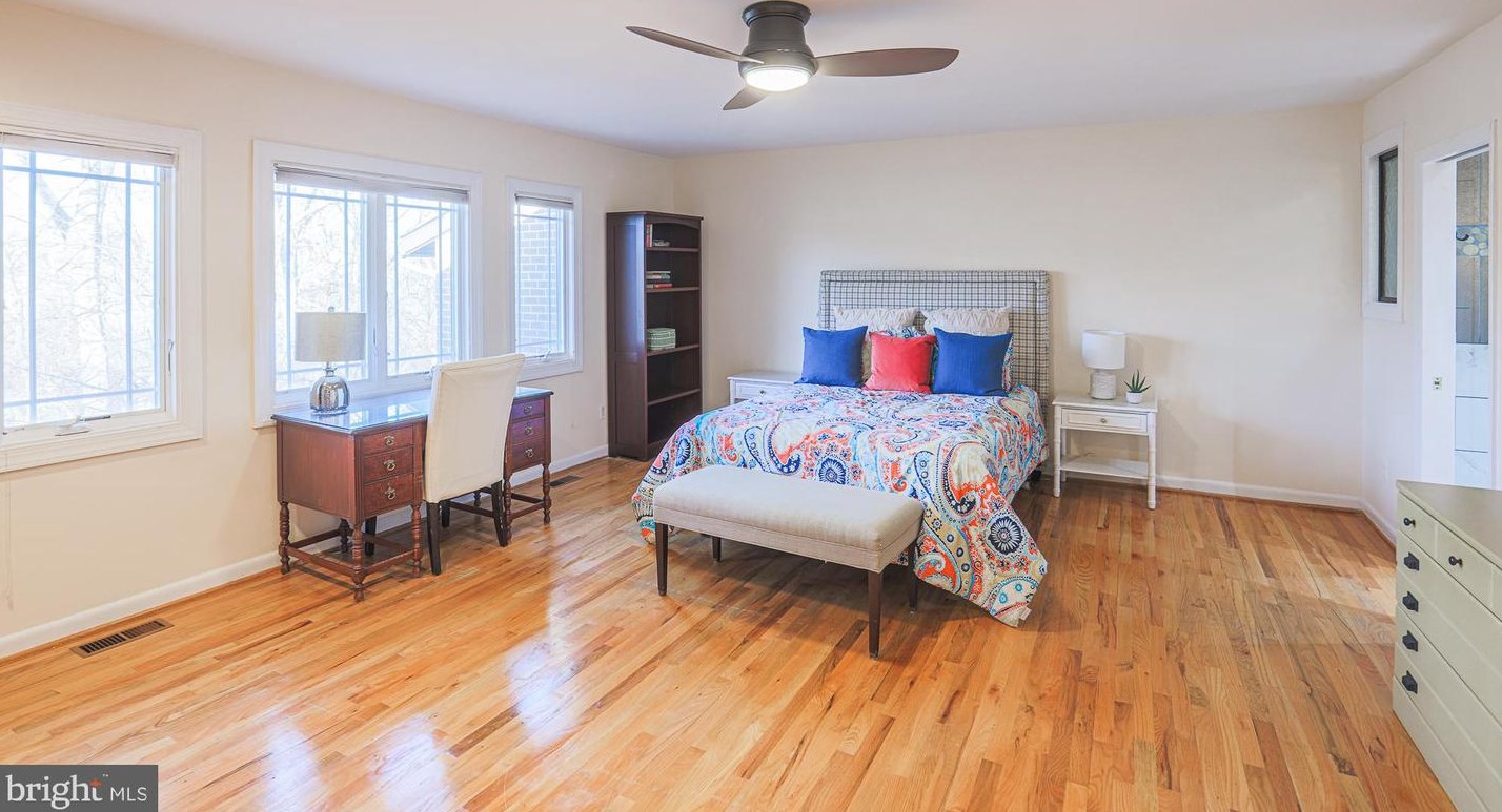 6114 Buckingham Mnr Dr, Baltimore MD 21210-1004 exterior