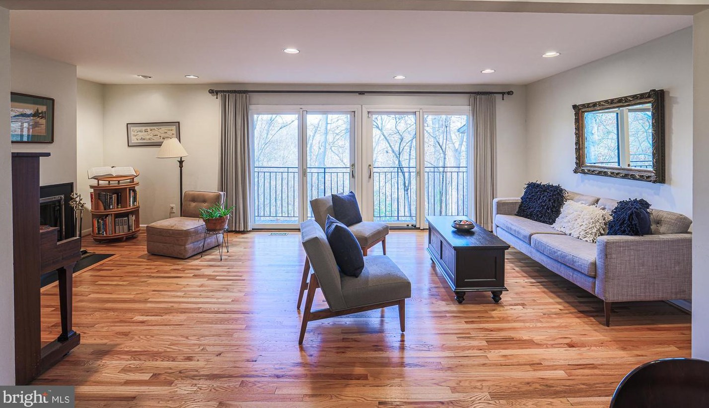 6114 Buckingham Mnr Dr, Baltimore MD 21210-1004 exterior