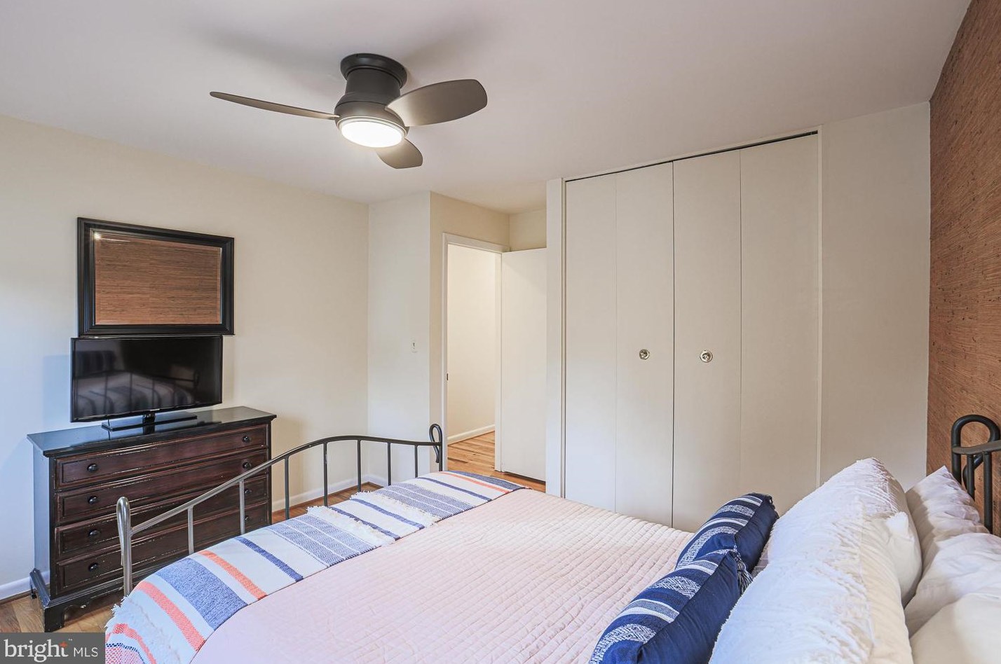 6114 Buckingham Mnr Dr, Baltimore MD 21210-1004 exterior