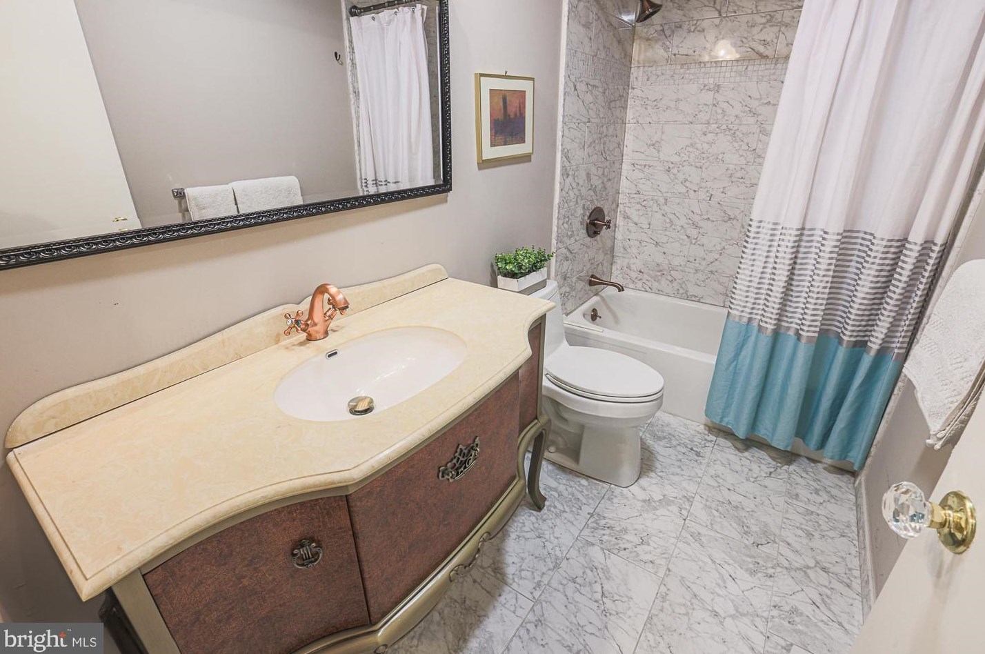 6114 Buckingham Mnr Dr, Baltimore MD 21210-1004 exterior