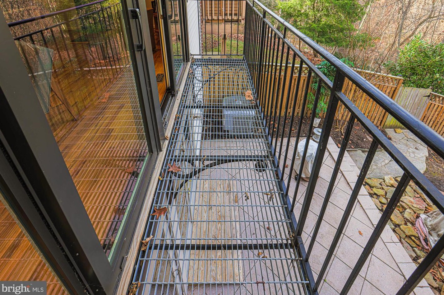 6114 Buckingham Mnr Dr, Baltimore MD 21210-1004 exterior