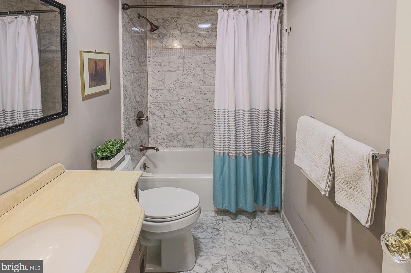 6114 Buckingham Mnr Dr, Baltimore MD 21210-1004 exterior