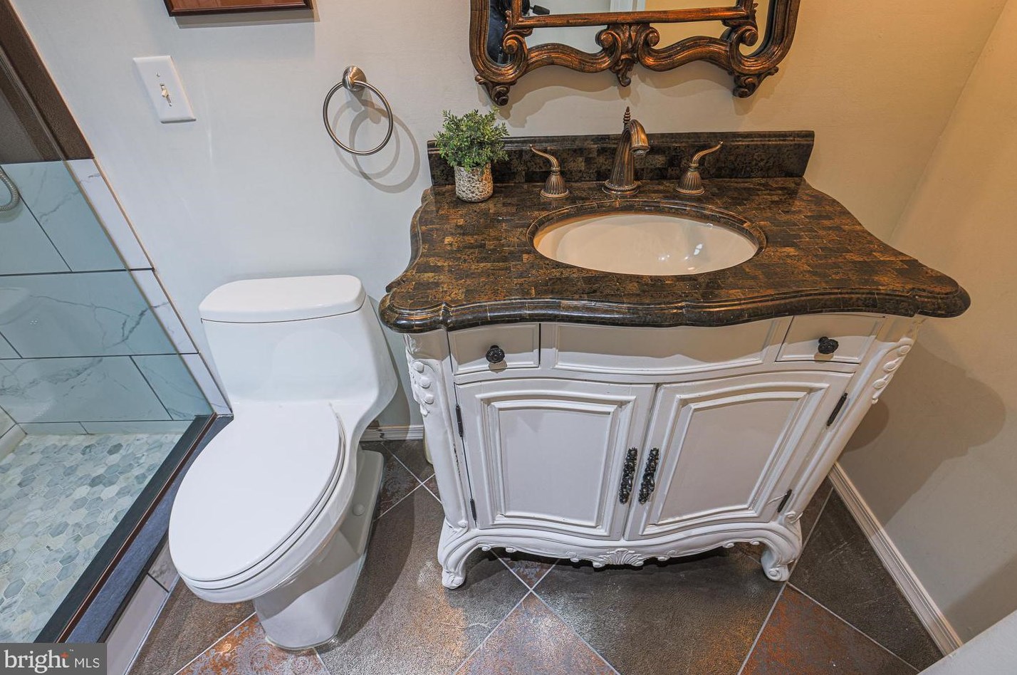 6114 Buckingham Mnr Dr, Baltimore MD 21210-1004 exterior