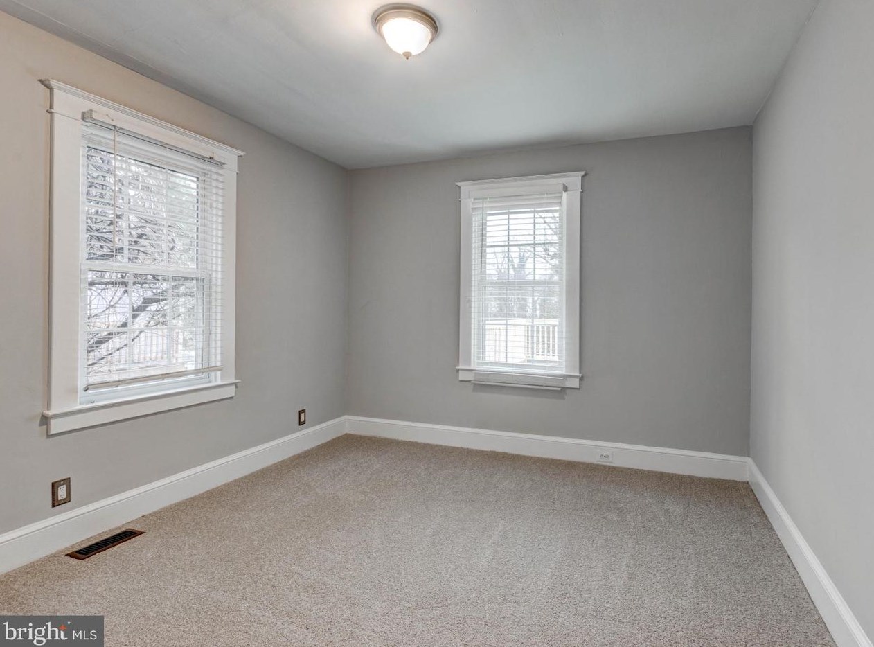 5633 Oregon Ave, Baltimore MD 21227-3930 exterior