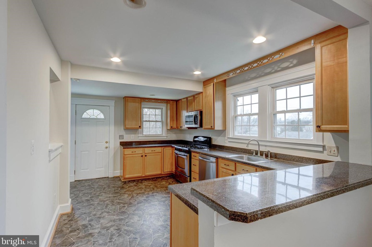 5633 Oregon Ave, Baltimore MD 21227-3930 exterior