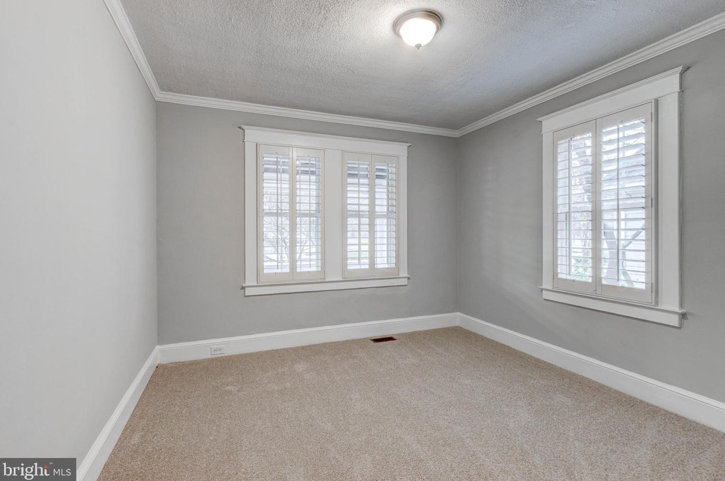 5633 Oregon Ave, Baltimore MD 21227-3930 exterior