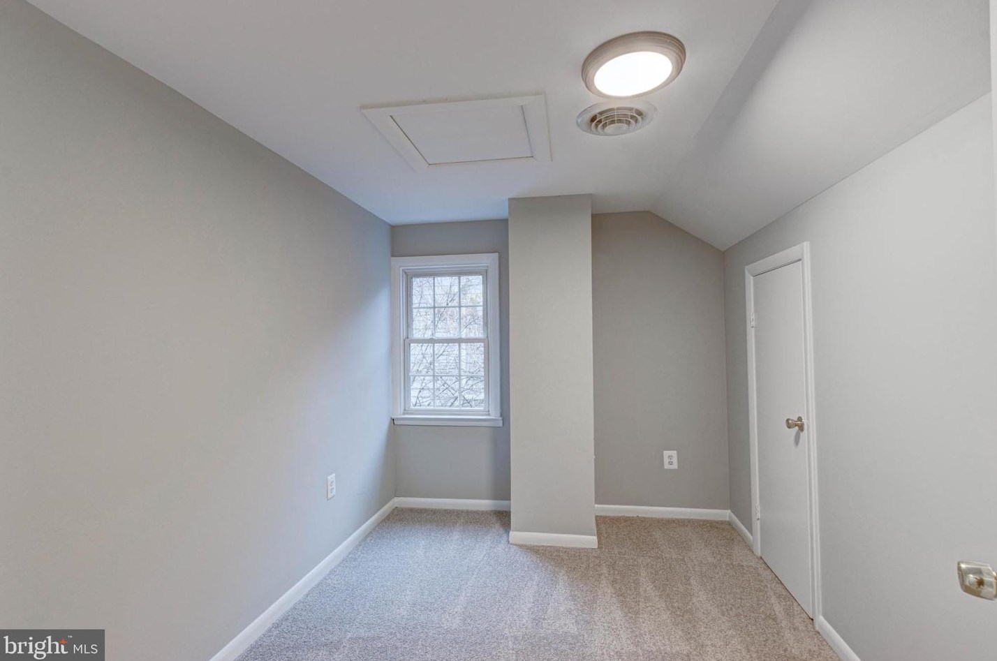 5633 Oregon Ave, Baltimore MD 21227-3930 exterior