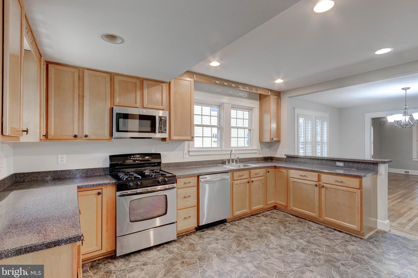 5633 Oregon Ave, Baltimore MD 21227-3930 exterior