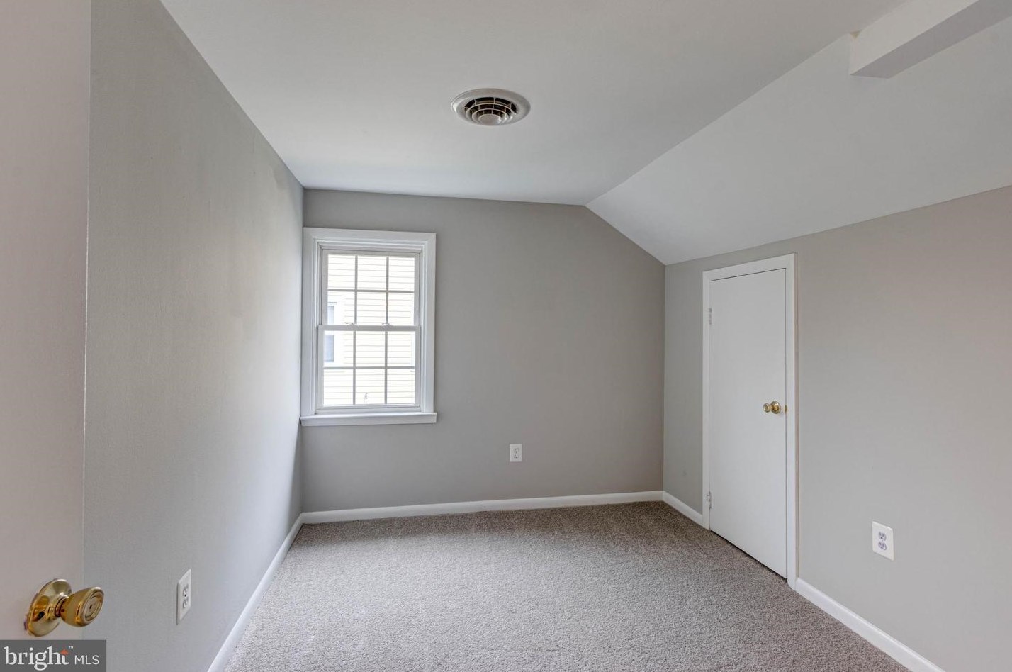 5633 Oregon Ave, Baltimore MD 21227-3930 exterior