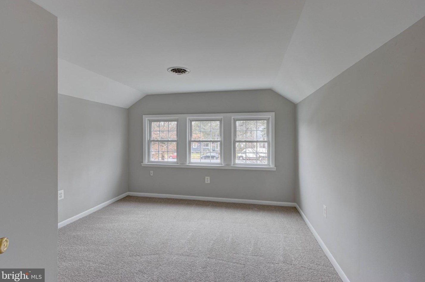 5633 Oregon Ave, Baltimore MD 21227-3930 exterior