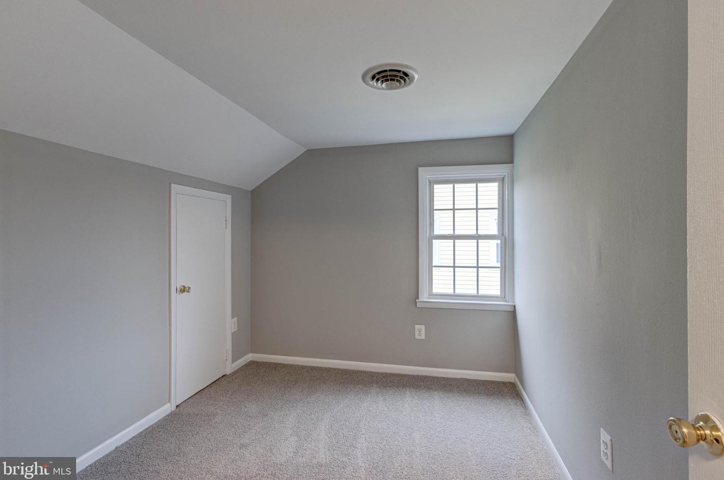 5633 Oregon Ave, Baltimore MD 21227-3930 exterior