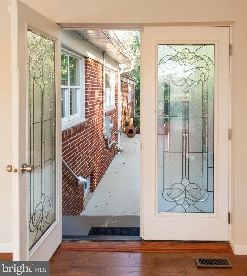 6401 Sherwood Rd, Baltimore, MD 21239-1348