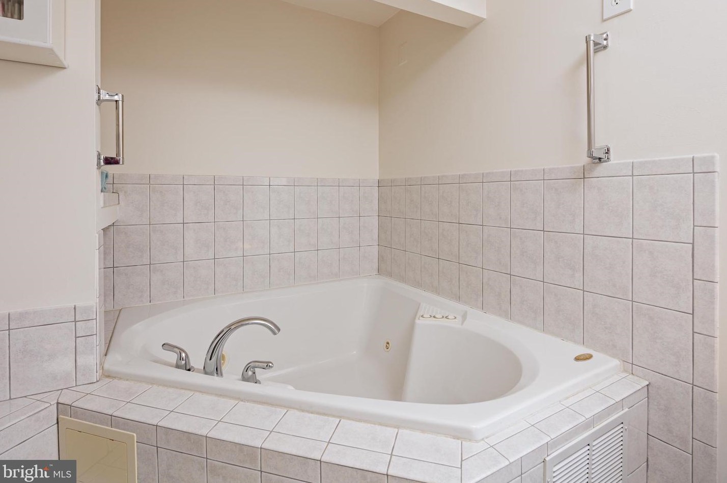 7410 Old Battle Grove Rd, Baltimore MD  21222-3503 exterior