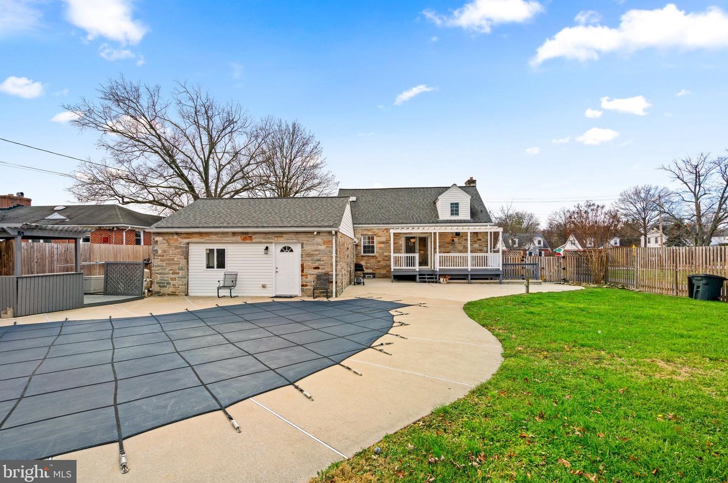 211 Rolling Rd, Baltimore MD  21228-5719 exterior