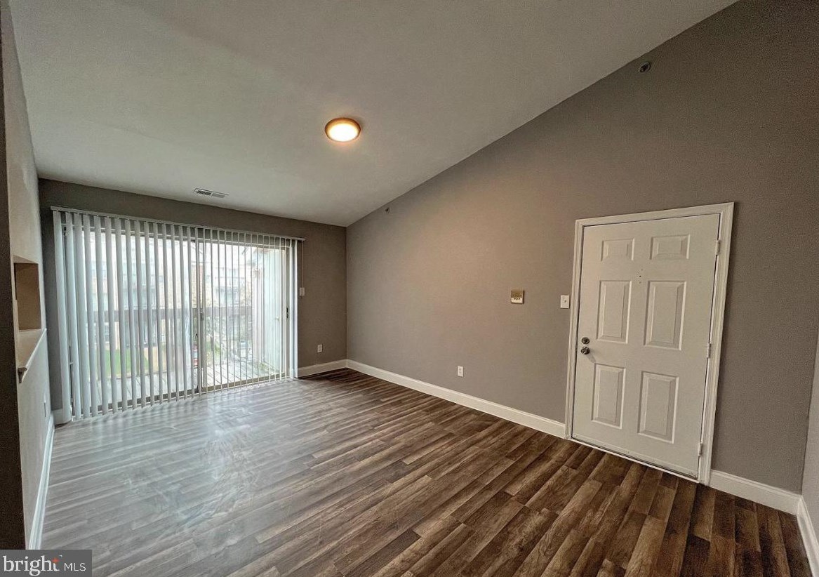 12 Cloverwood Ct #303, Baltimore, MD 21221