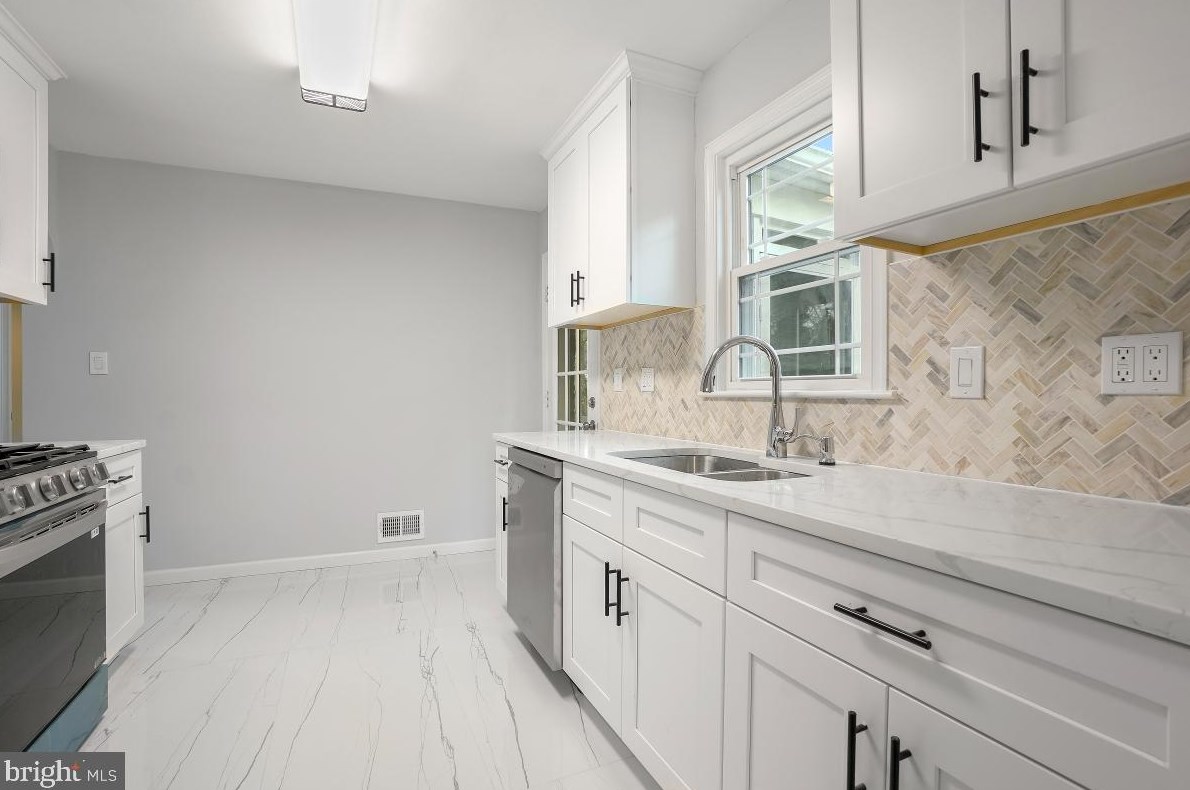 705 Woodsdale Ave, Baltimore MD  21228-2858 exterior