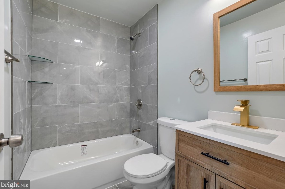 705 Woodsdale Ave, Baltimore MD  21228-2858 exterior