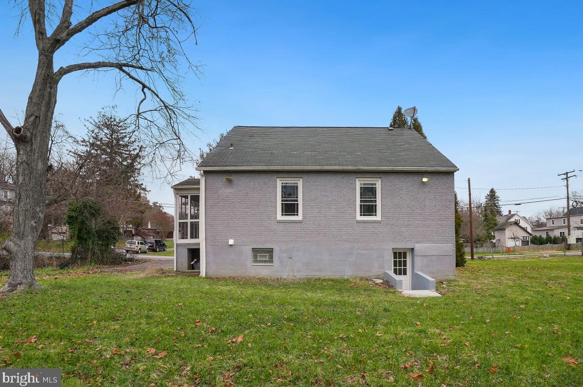 705 Woodsdale Ave, Baltimore MD  21228-2858 exterior