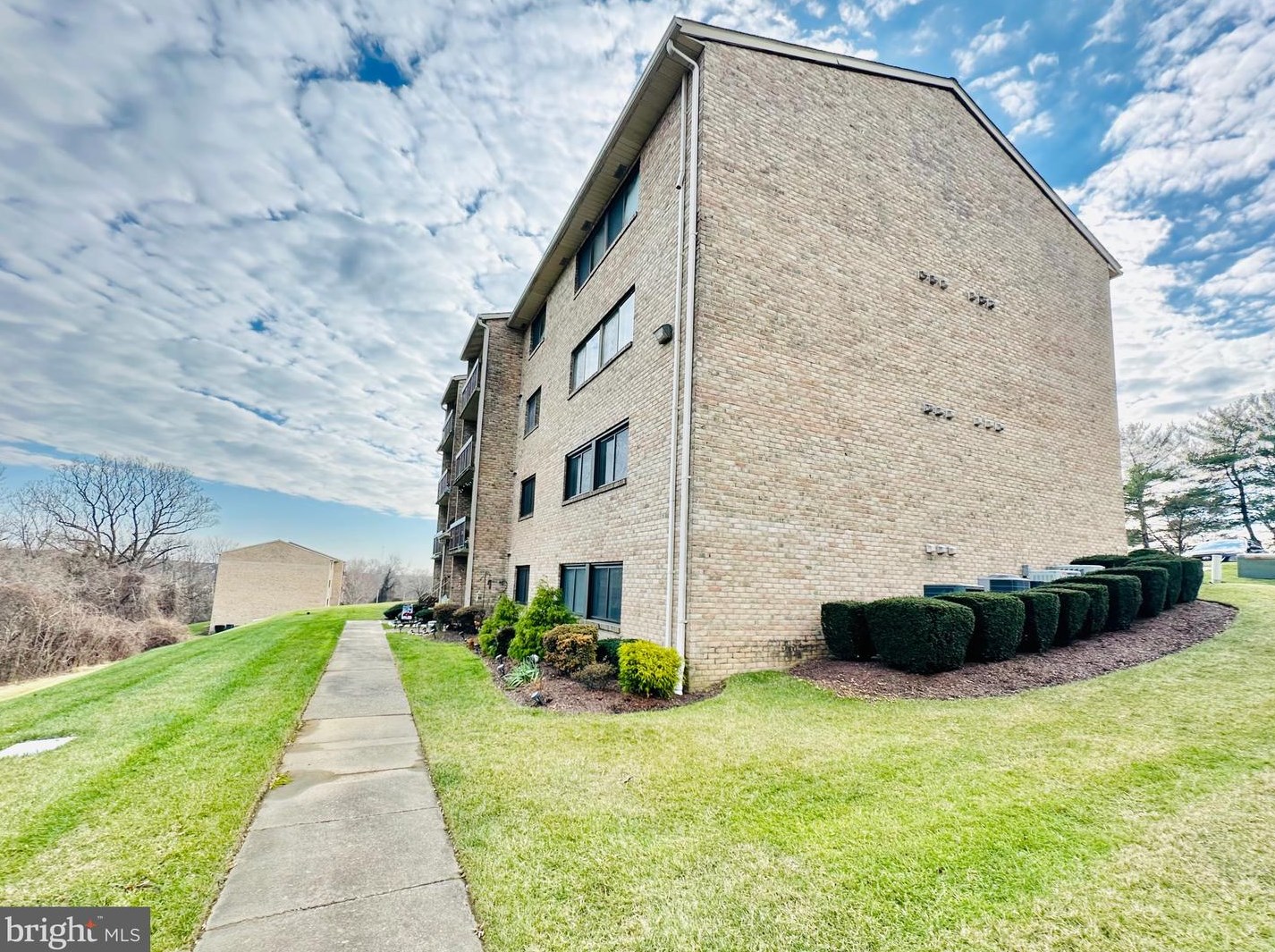 2 Bristol Hill Ct, Baltimore MD  21228-5905 exterior