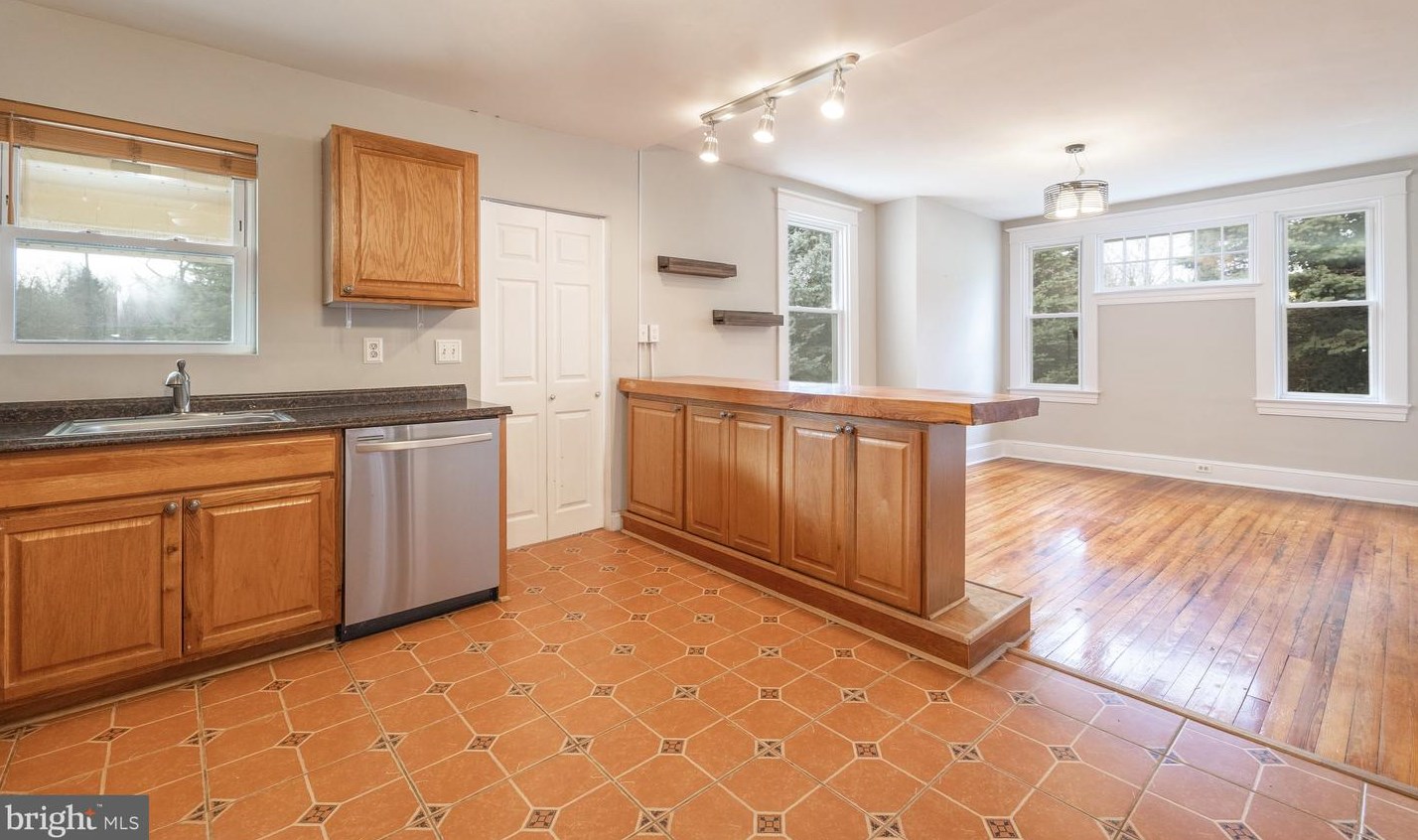 306 Maiden Choice Ln, Baltimore MD  21228-3627 exterior