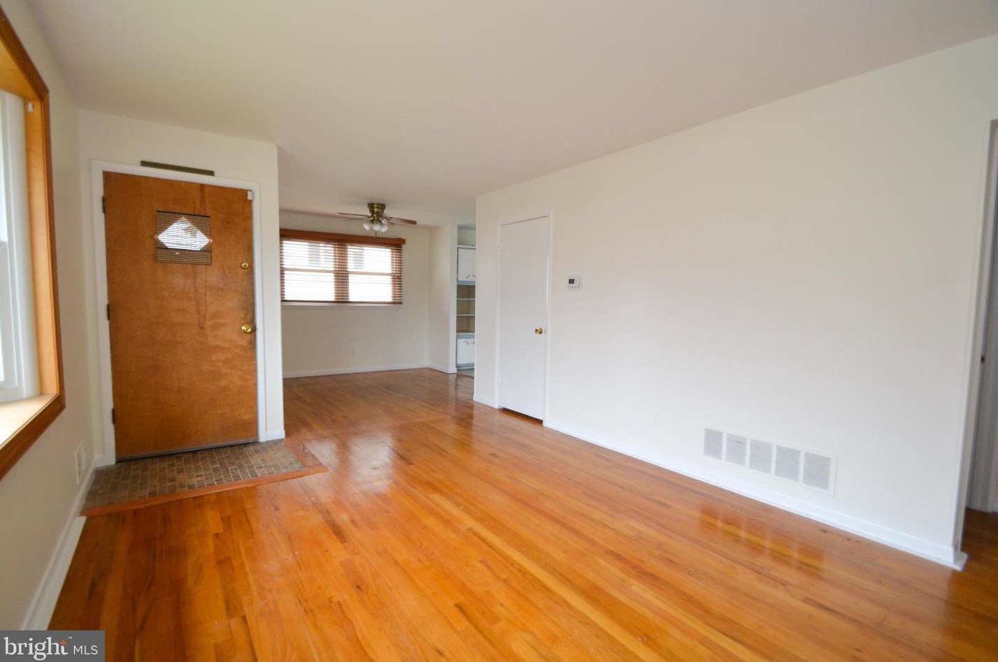 6821 Lenbern Rd, Baltimore, MD 21207-4130