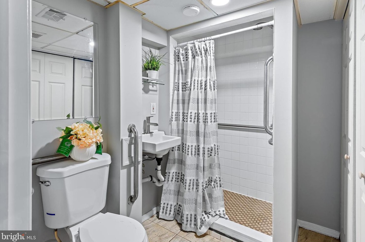 1007 Stormont Cir, Baltimore MD  21227-3818 exterior