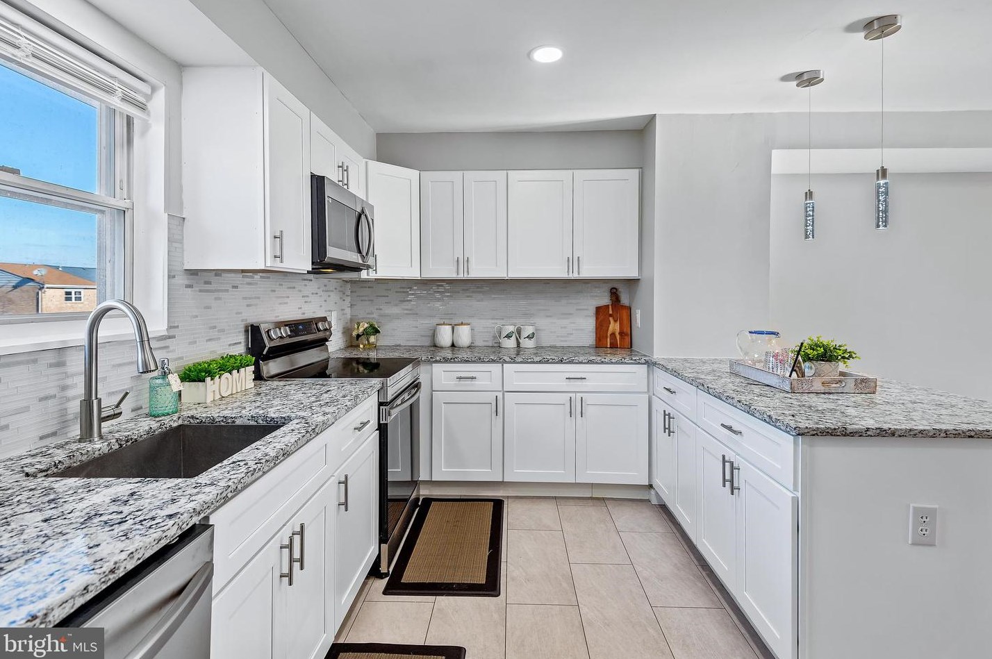1007 Stormont Cir, Baltimore MD  21227-3818 exterior
