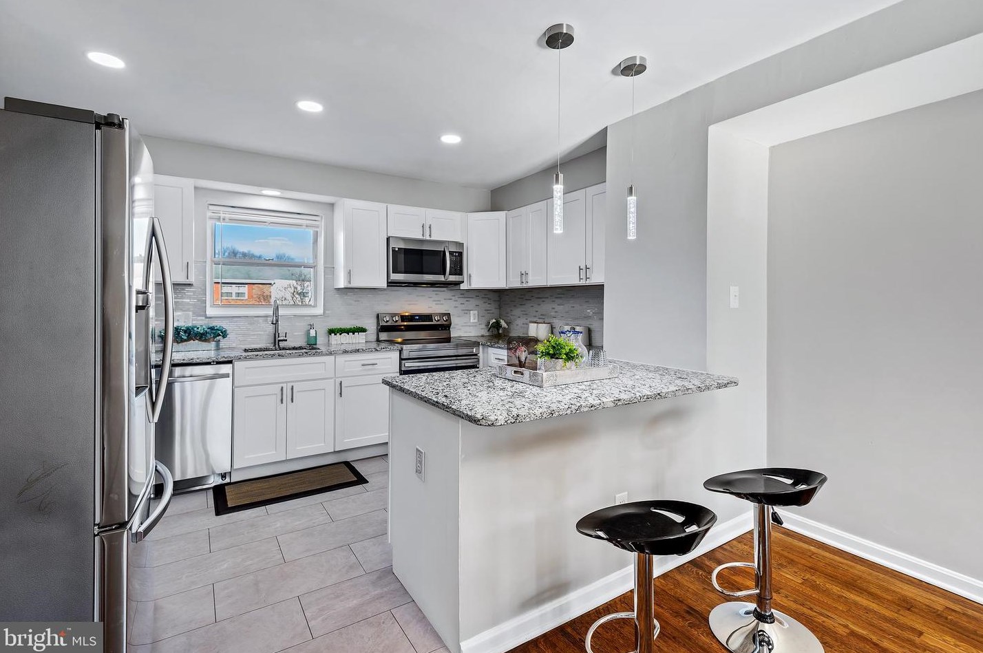 1007 Stormont Cir, Baltimore MD  21227-3818 exterior