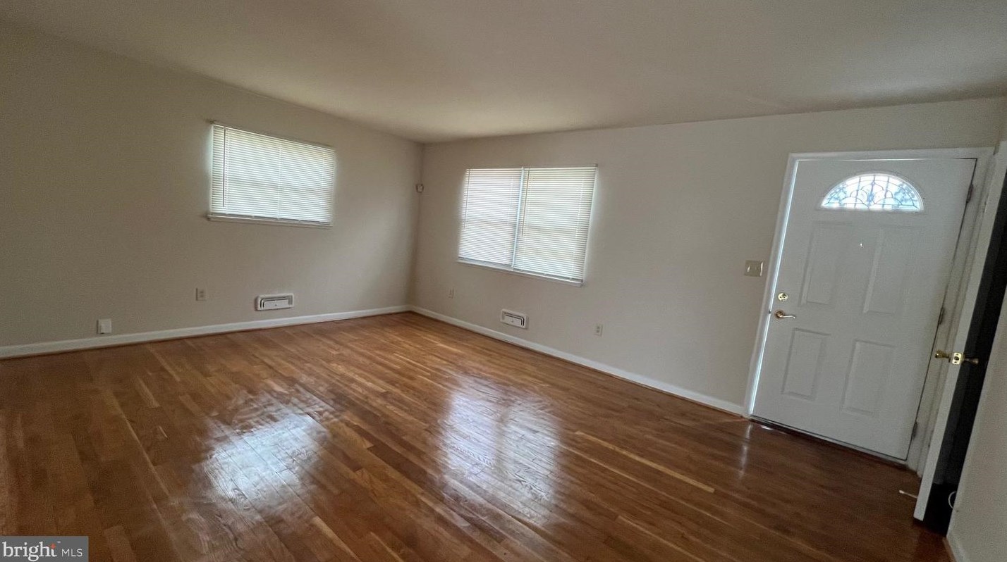6218 Collinsway Rd, Baltimore MD  21228-2739 exterior
