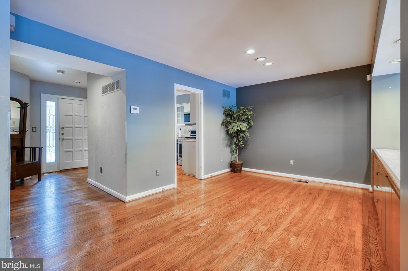 38 River Oaks Cir, Baltimore MD  21208-6358 exterior