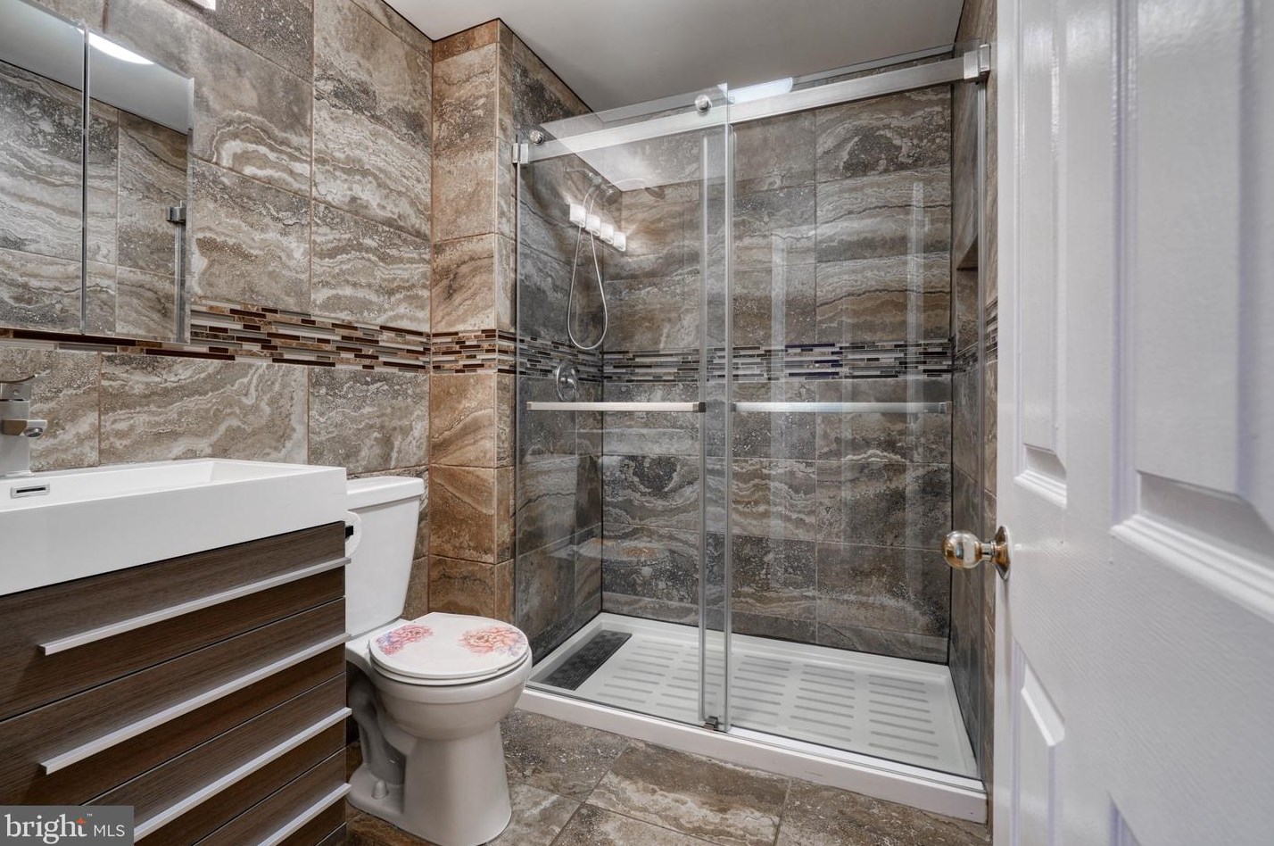 38 River Oaks Cir, Baltimore MD  21208-6358 exterior