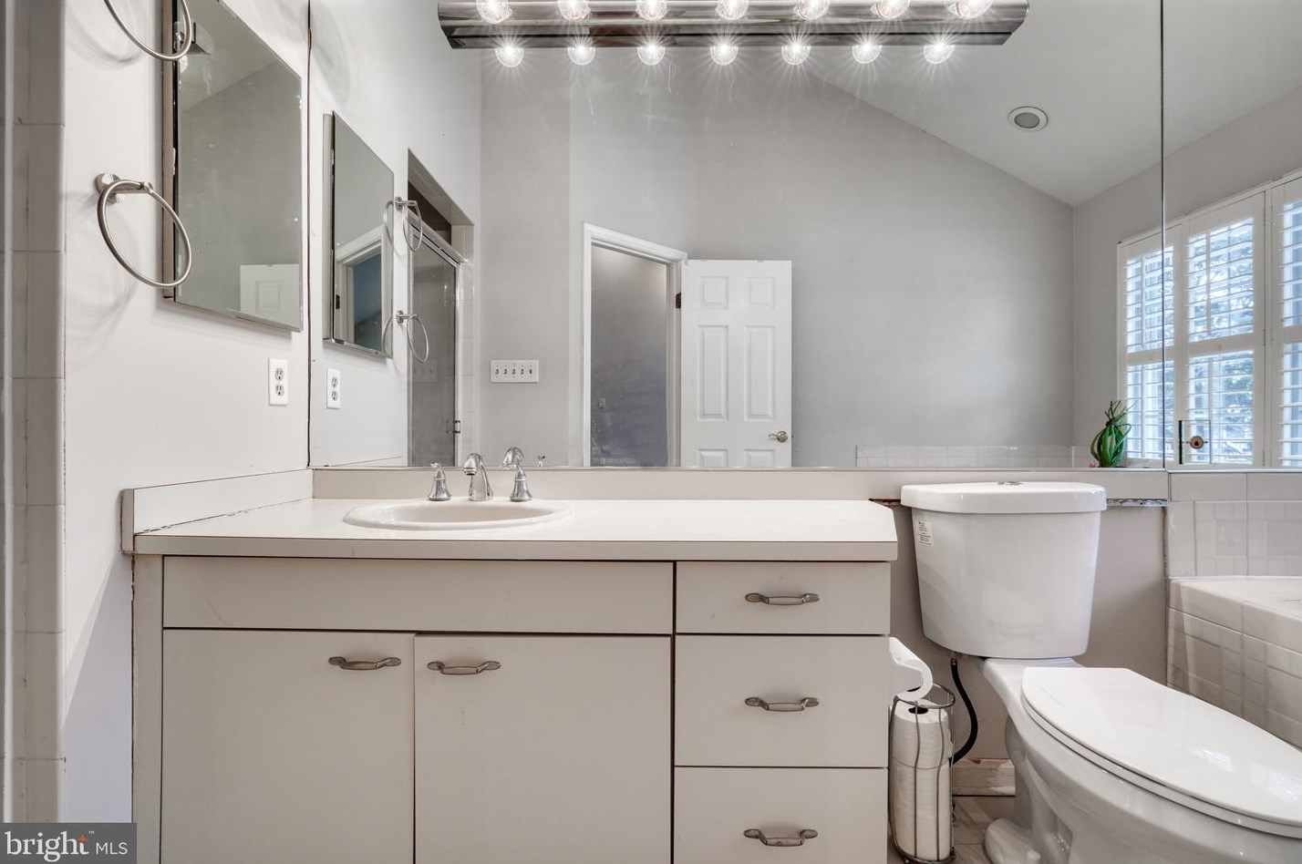 38 River Oaks Cir, Baltimore MD  21208-6358 exterior